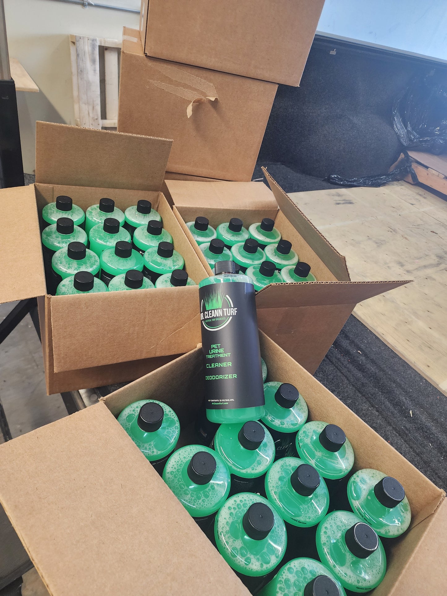 32 oz Green Goo Hose Attached Spray Bottle