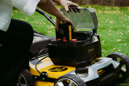 Roll & Comb 602-V23 Battery-Powered Turf Sweeper