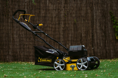 Roll & Comb 602-V23 Battery-Powered Turf Sweeper