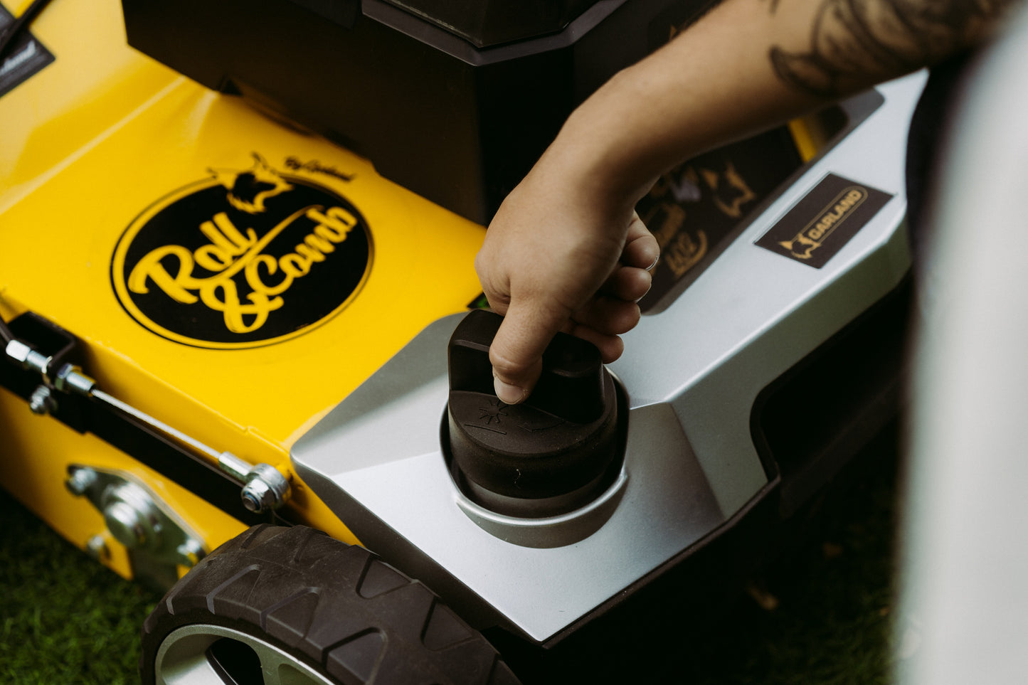 Roll & Comb 602-V23 Battery-Powered Turf Sweeper