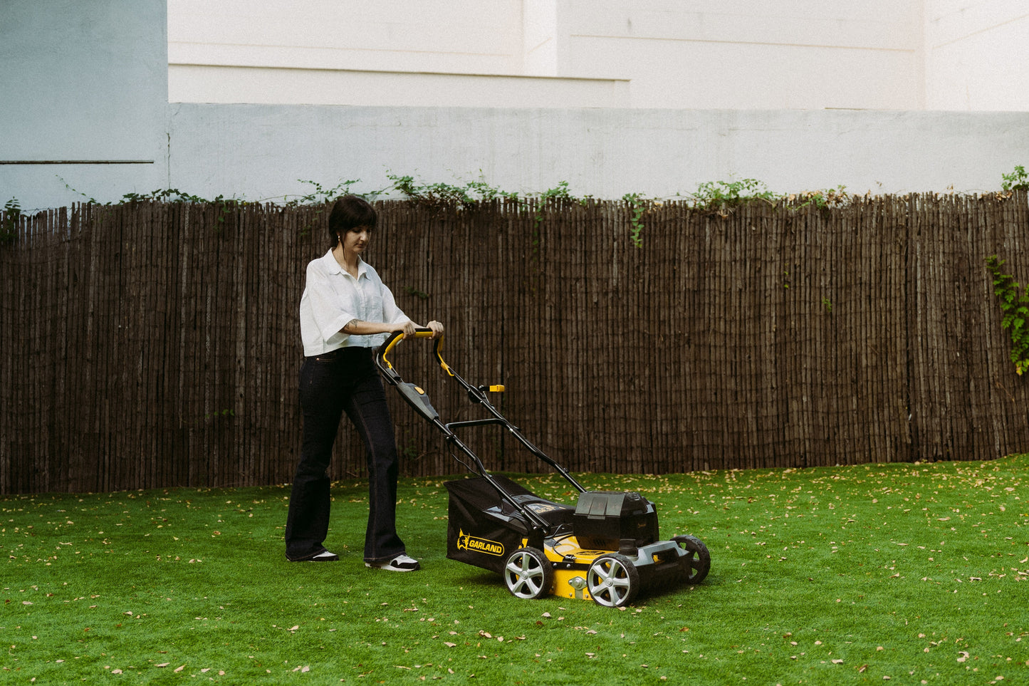Roll & Comb 602-V23 Battery-Powered Turf Sweeper